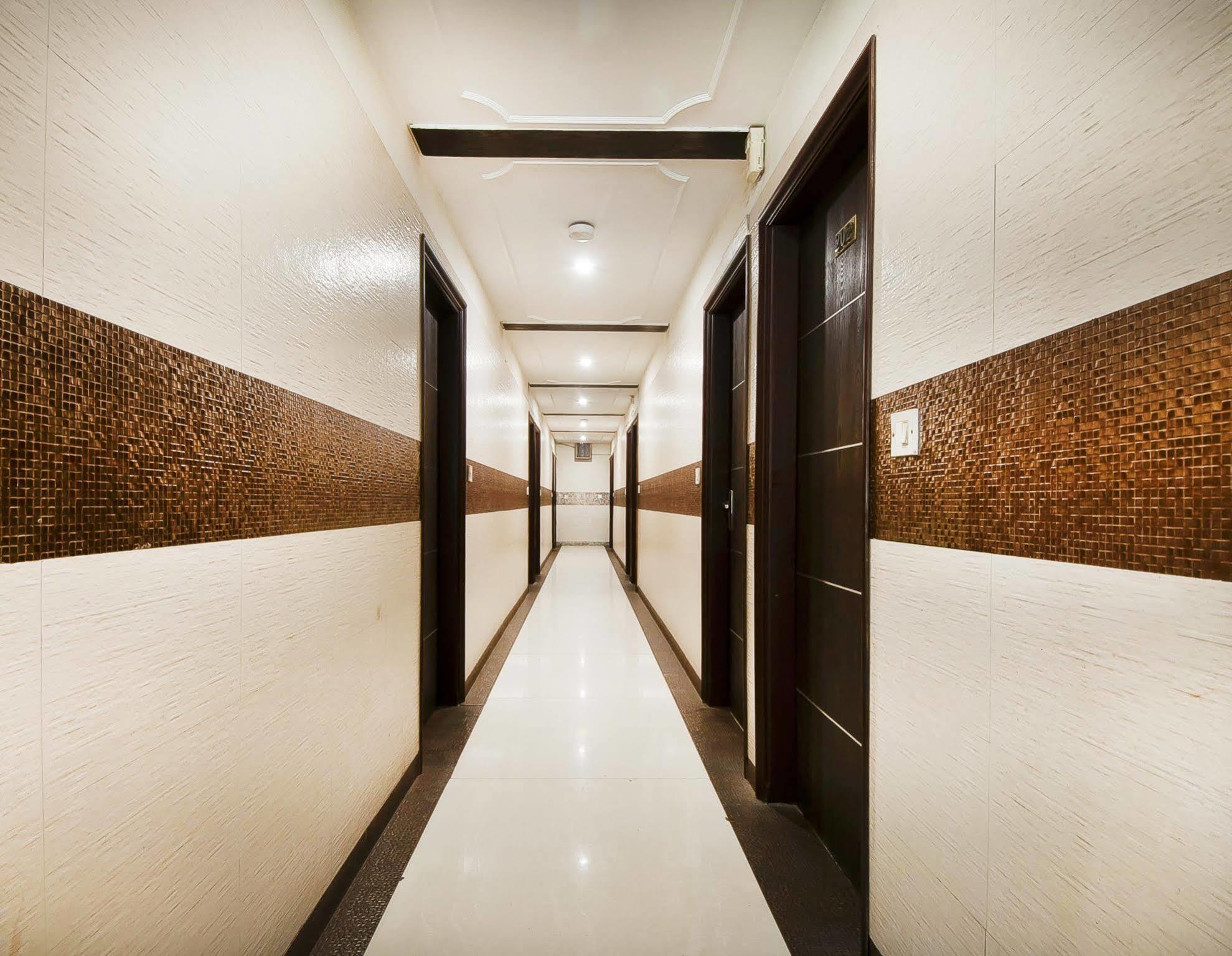 Treebo Mehar Castle Hotel Delhi  Exterior foto
